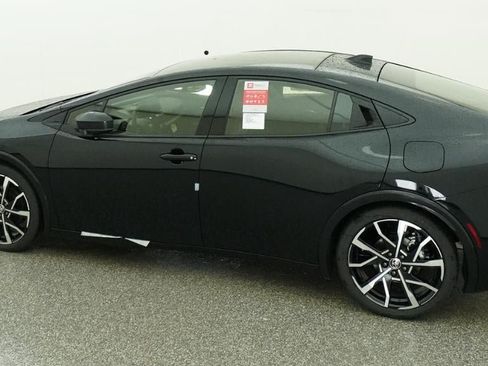 New 2026 Toyota Prius Plug-In Hybrid FWD image 4