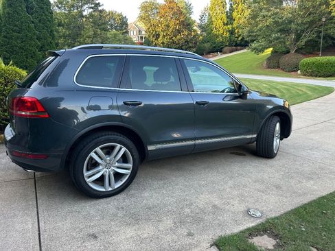 Used 2013 Volkswagen Touareg Executive AWD/4WD image 9