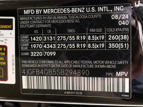 Used 2025 Mercedes-Benz GLE 450e 4MATIC w/ Winter Package image 66