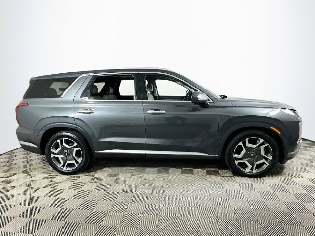 Used 2023 Hyundai Palisade SEL w/ Premium Package FWD image 2