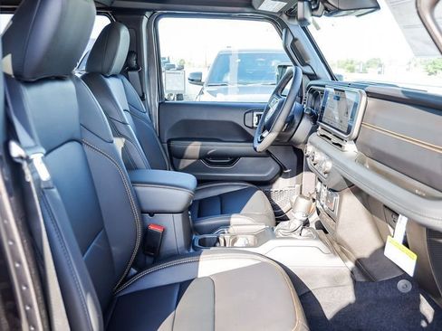 New 2025 Jeep Gladiator Sport w/ Premium Package image 18