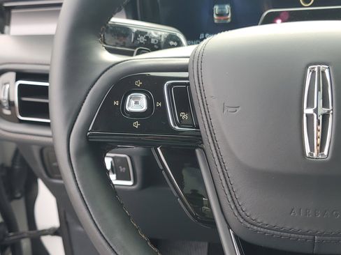 New 2026 Lincoln Aviator AWD image 16