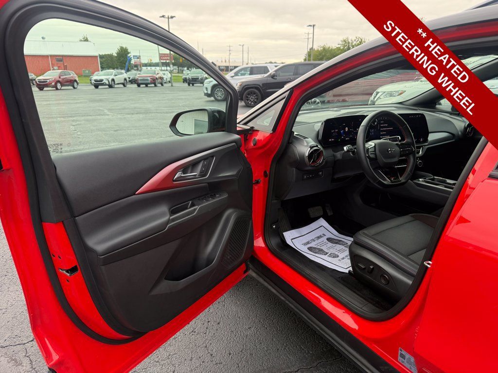 Used 2025 Chevrolet Equinox EV RS FWD image 12