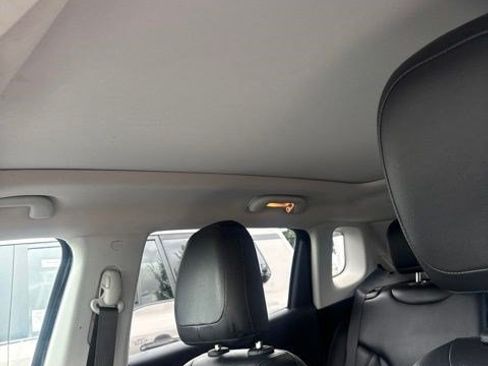 Used 2018 Jeep Compass Trailhawk w/ Leather Interior Group AWD/4WD image 10