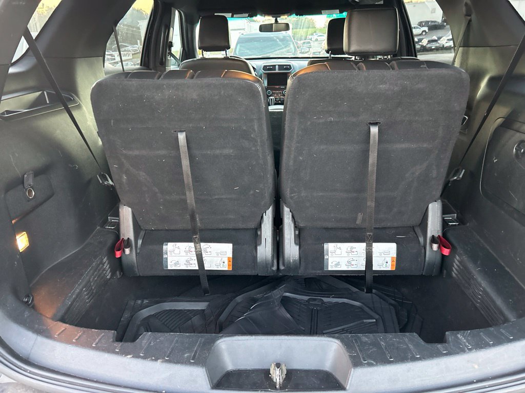Used 2018 Ford Explorer XLT w/ Equipment Group 202A AWD/4WD image 10
