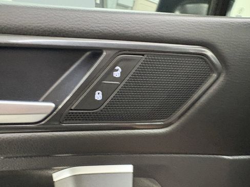 Used 2023 Volkswagen Tiguan SE R-Line image 23