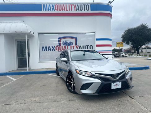 Used 2018 Toyota Camry SE image 6