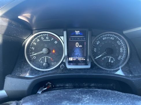 Used 2022 Toyota Tacoma Limited image 3