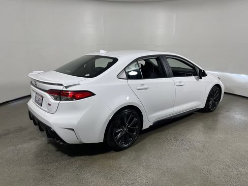 Certified 2025 Toyota Corolla SE FWD image 3