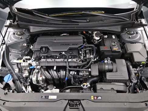 Used 2025 Hyundai Elantra Limited image 36