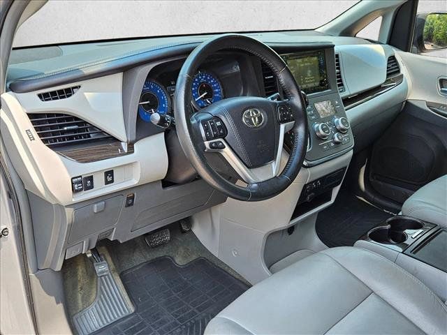 Used 2015 Toyota Sienna XLE FWD image 10