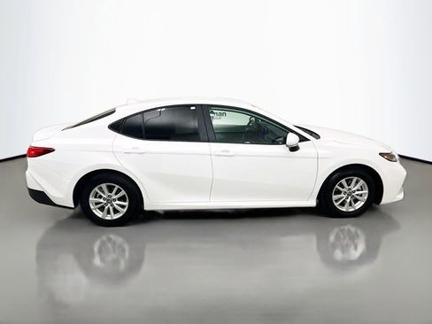 Used 2025 Toyota Camry LE image 8