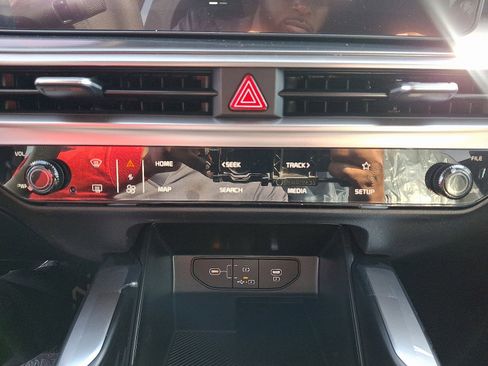 New 2026 Kia Sorento LX image 9