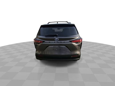 Used 2022 Toyota Sienna LE image 7
