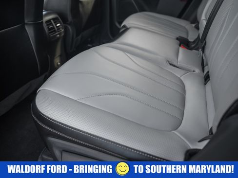 Used 2025 Ford Escape SE w/ PHEV Premium Package image 34