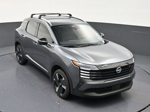 Used 2026 Nissan Kicks SR FWD image 19