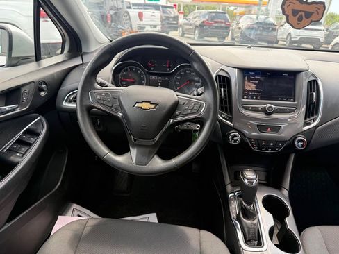 Used 2019 Chevrolet Cruze LS w/ LS Convenience Package FWD image 10