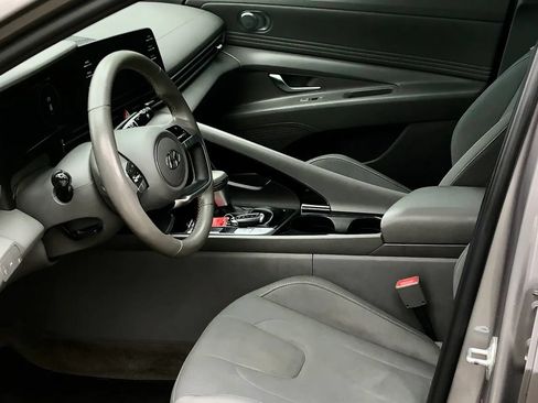 Used 2022 Hyundai Elantra SEL w/ Convenience + Premium Package FWD image 8