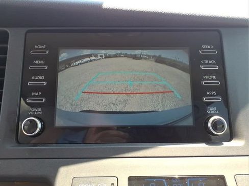 Used 2020 Toyota Sienna L FWD image 19