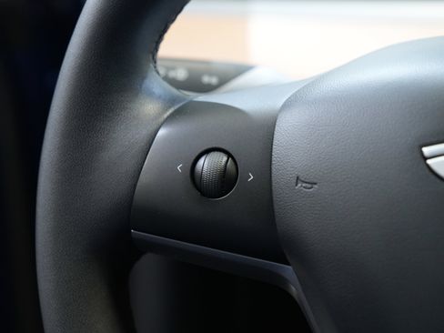 Used 2021 Tesla Model Y Long Range image 39