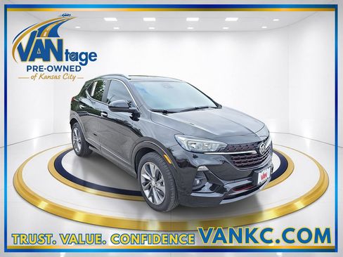 Used 2022 Buick Encore GX Select w/ Sport Touring Package FWD image 3