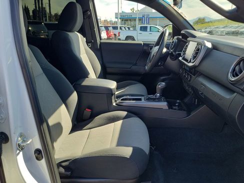 Used 2021 Toyota Tacoma TRD Sport w/ Technology Package image 17