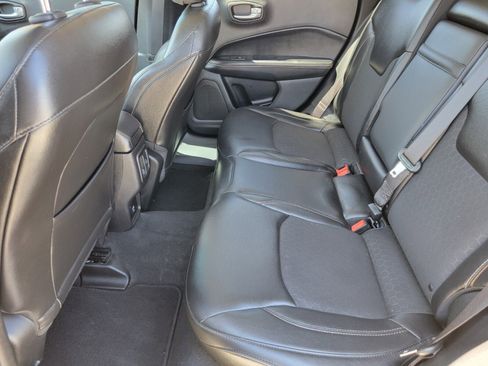 Used 2018 Jeep Compass Latitude image 9