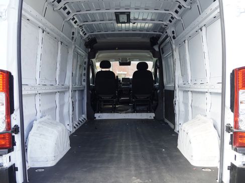 Used 2023 RAM ProMaster 2500 FWD image 11