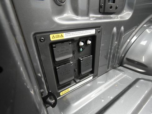 New 2025 Ford F150 Lariat w/ Equipment Group 502A High image 39