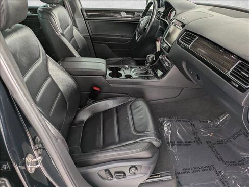 Used 2014 Volkswagen Touareg TDI image 21