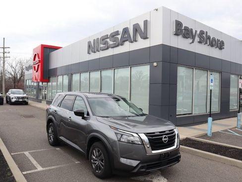 Certified 2024 Nissan Pathfinder S image 2