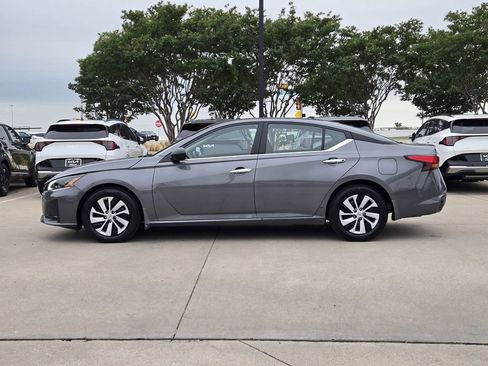 Used 2025 Nissan Altima 2.5 S FWD image 12