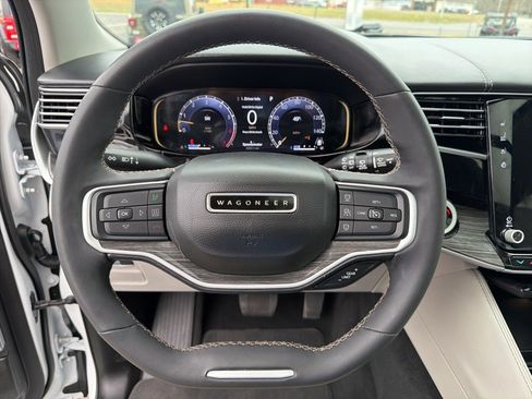 Used 2022 Jeep Wagoneer Series III w/ Premium Group I image 60