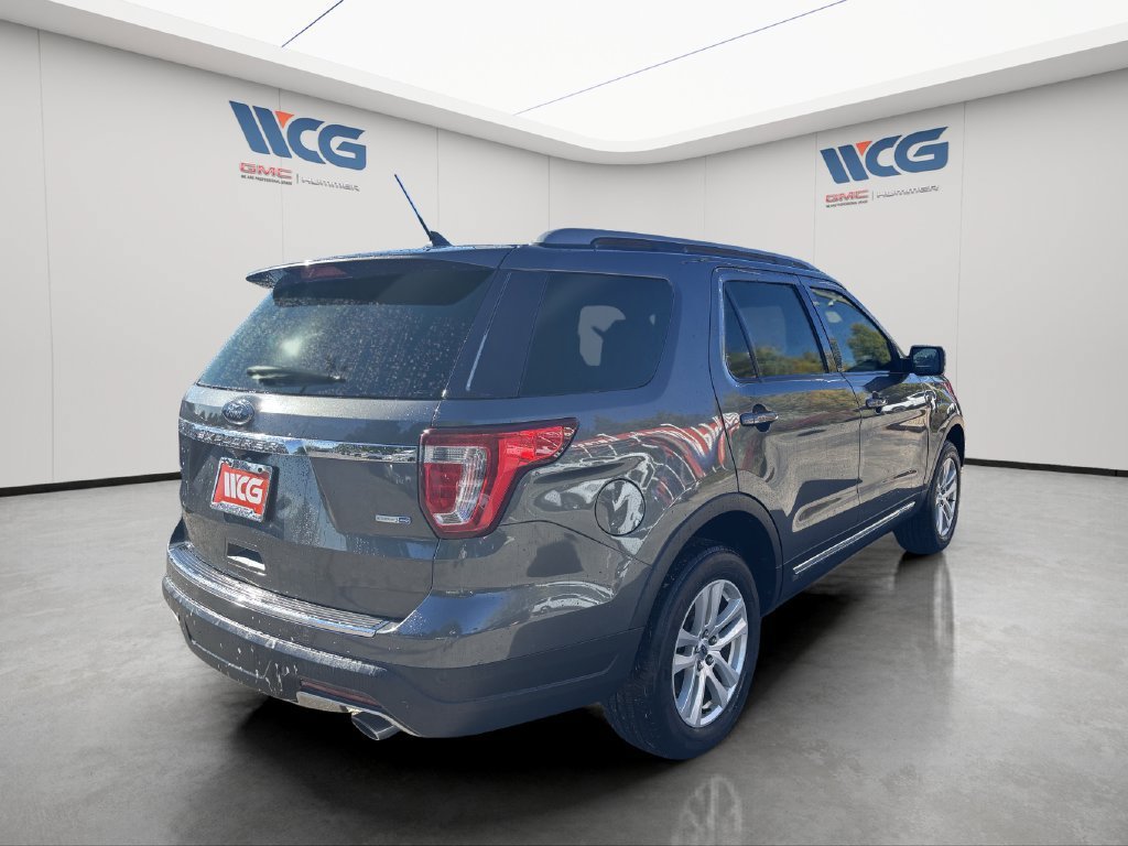 Used 2018 Ford Explorer XLT w/ Equipment Group 202A AWD/4WD image 3