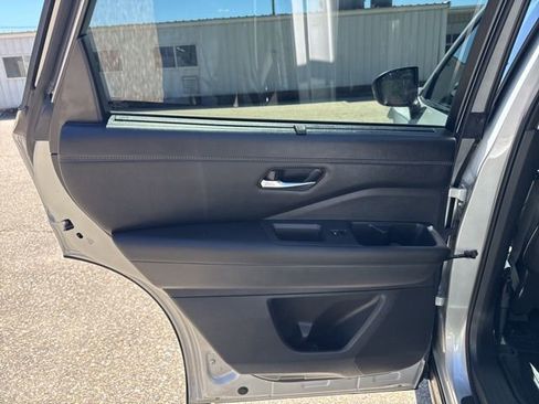 Used 2023 Nissan Pathfinder Platinum AWD/4WD image 34