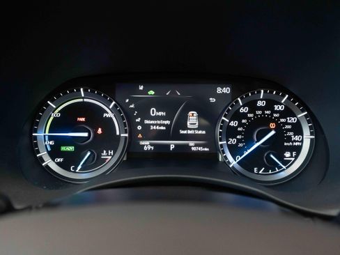 Used 2021 Toyota Highlander XLE AWD/4WD image 16