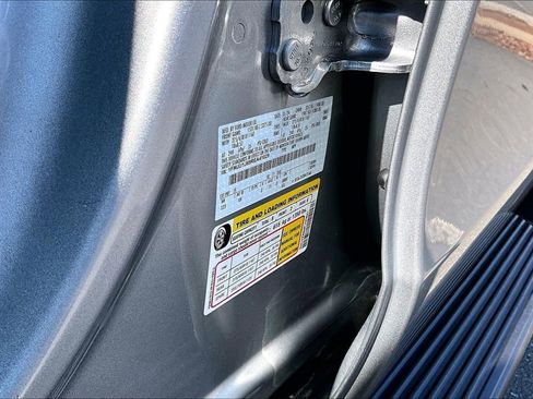 Used 2024 Ford Expedition XLT image 14