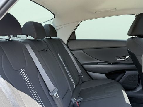 Used 2025 Hyundai Elantra SEL FWD image 32