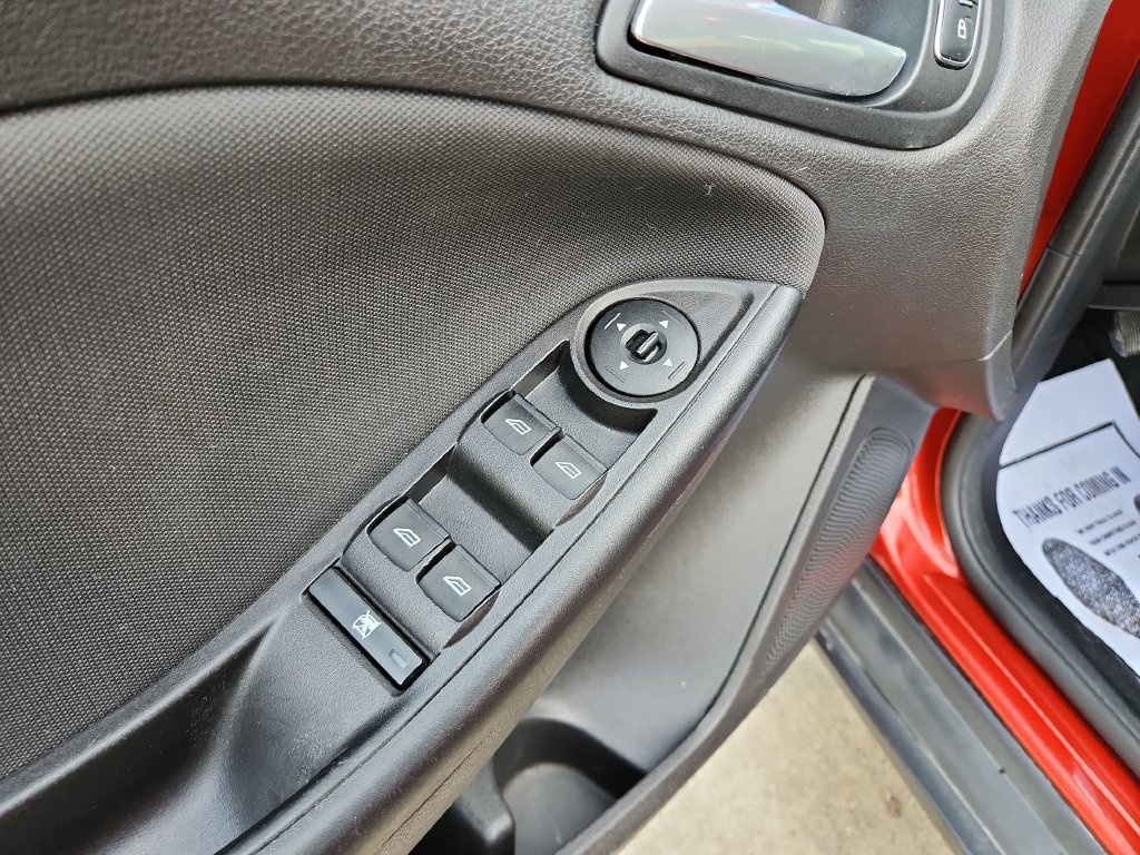 Used 2018 Ford Focus SE FWD image 16