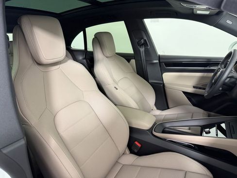 New 2026 Porsche Macan Electric RWD image 16