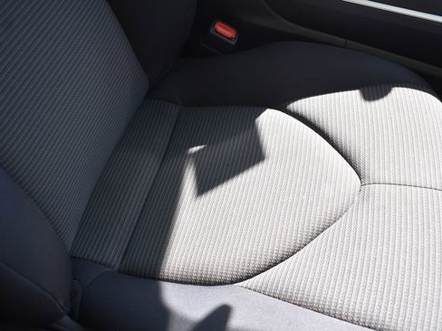 Used 2025 Toyota Highlander LE FWD image 24