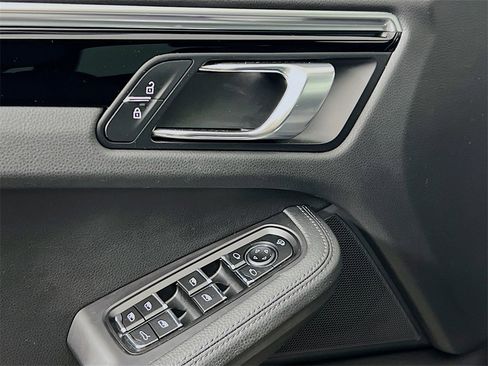 Certified 2023 Porsche Macan image 19
