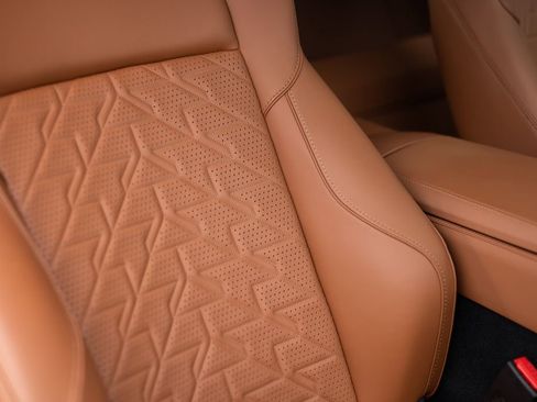 Used 2025 Aston Martin Vanquish image 42