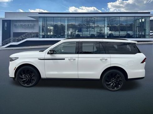 New 2027 Lincoln Navigator Reserve w/ Jet Appearance Package AWD/4WD image 4