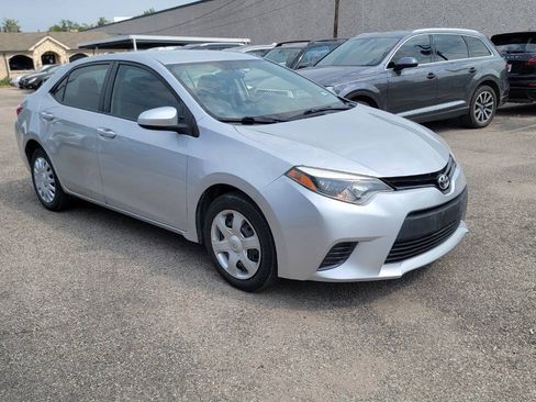 Used 2016 Toyota Corolla LE FWD image 2