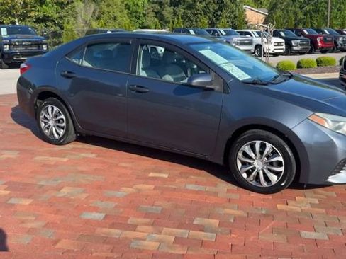 Used 2016 Toyota Corolla LE FWD image 4