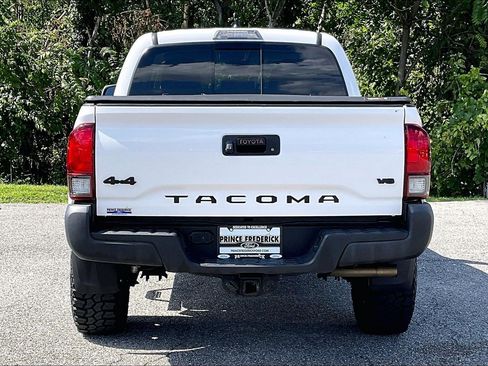 Used 2022 Toyota Tacoma SR5 AWD/4WD image 4