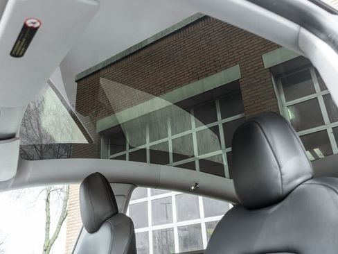 Used 2021 Tesla Model Y Long Range image 10