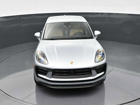 Certified 2025 Porsche Macan AWD/4WD image 34