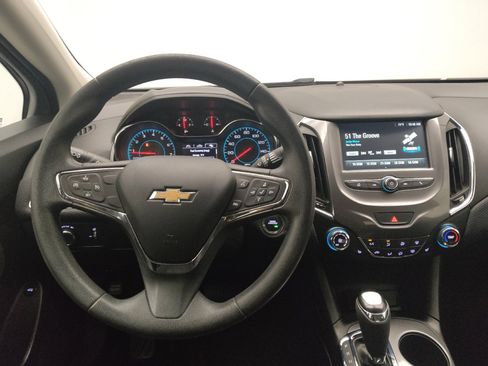 Used 2018 Chevrolet Cruze LT w/ Convenience Package FWD image 22